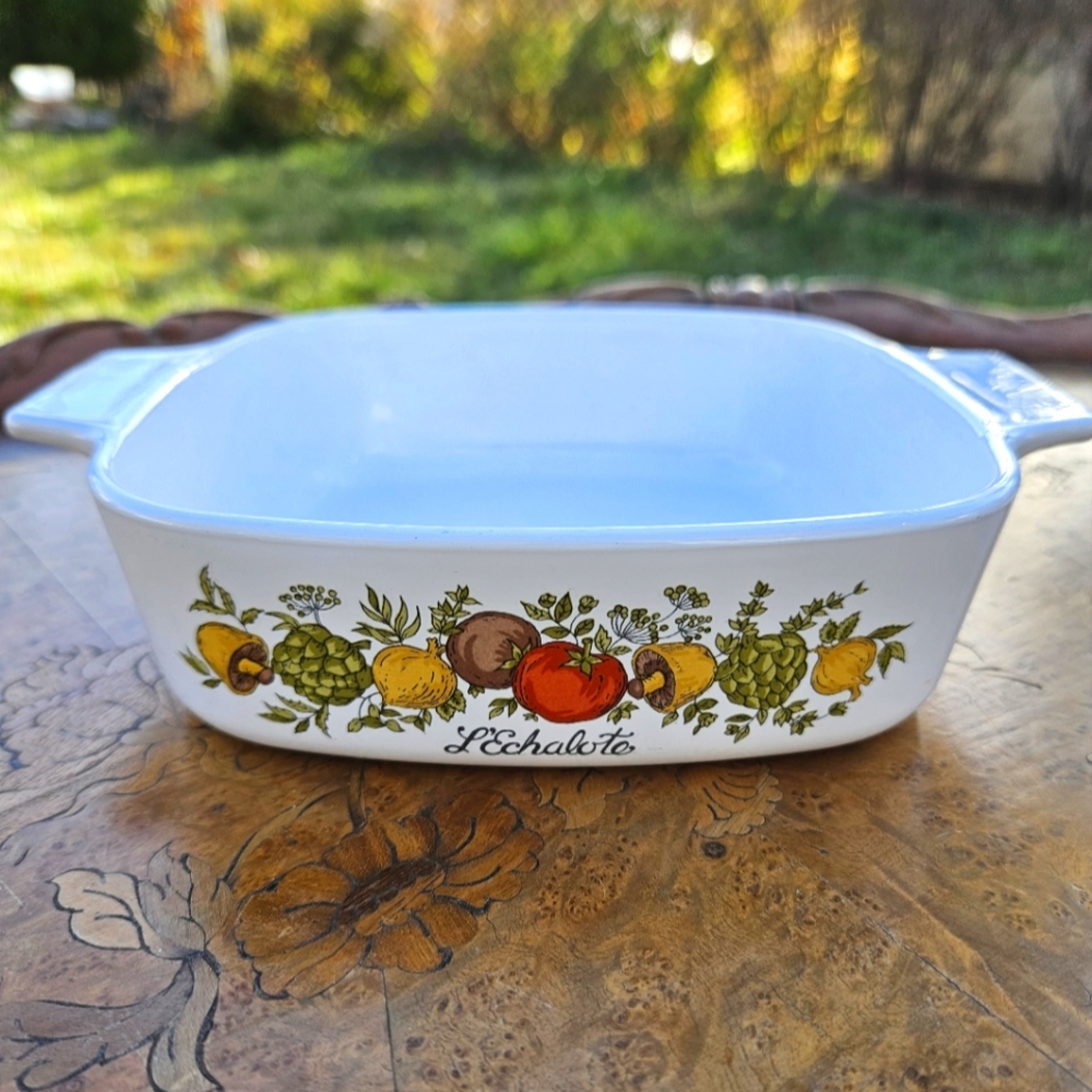 Vintage Corningware 1 liter Spice of Life Casserole Dish.